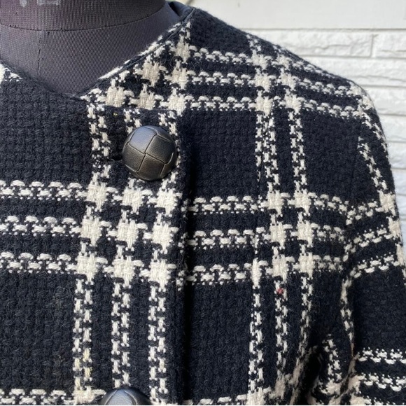 Black and White Woven Overcoat - Picture 3 of 6